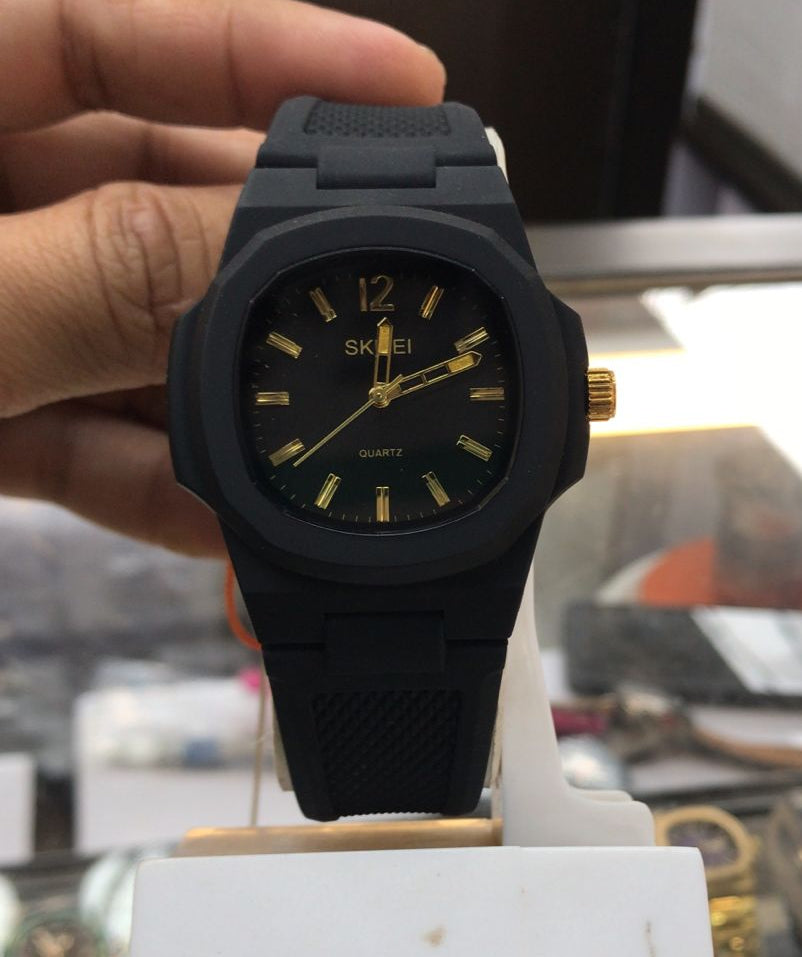 SKMEI Men’s Quartz Watch – Silicone Strap